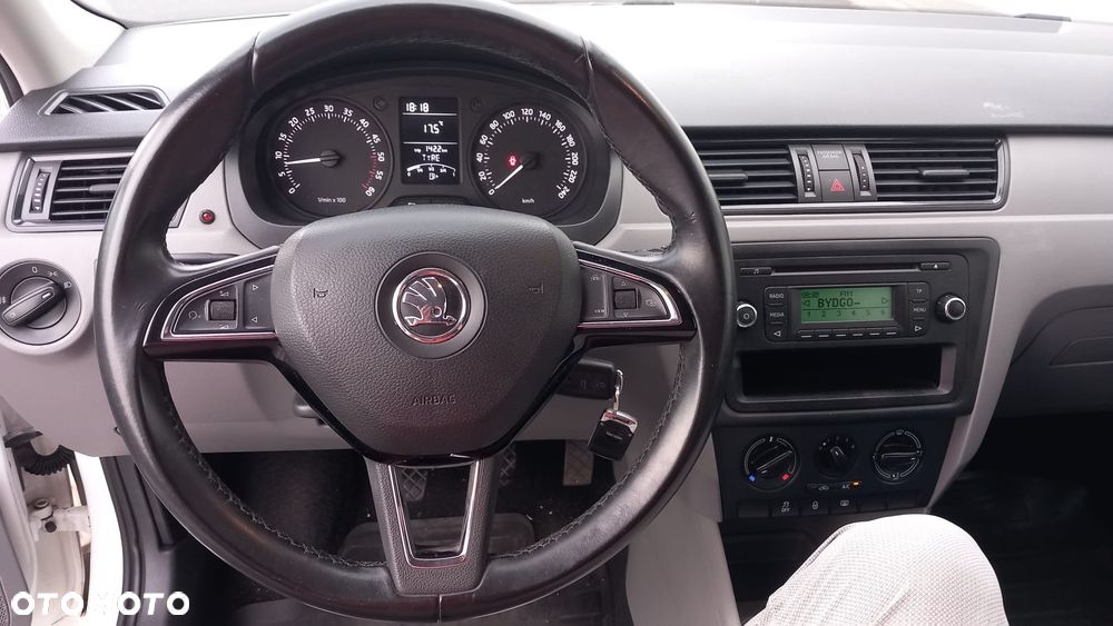 Skoda RAPID 1.6 TDI DPF Edition - 36