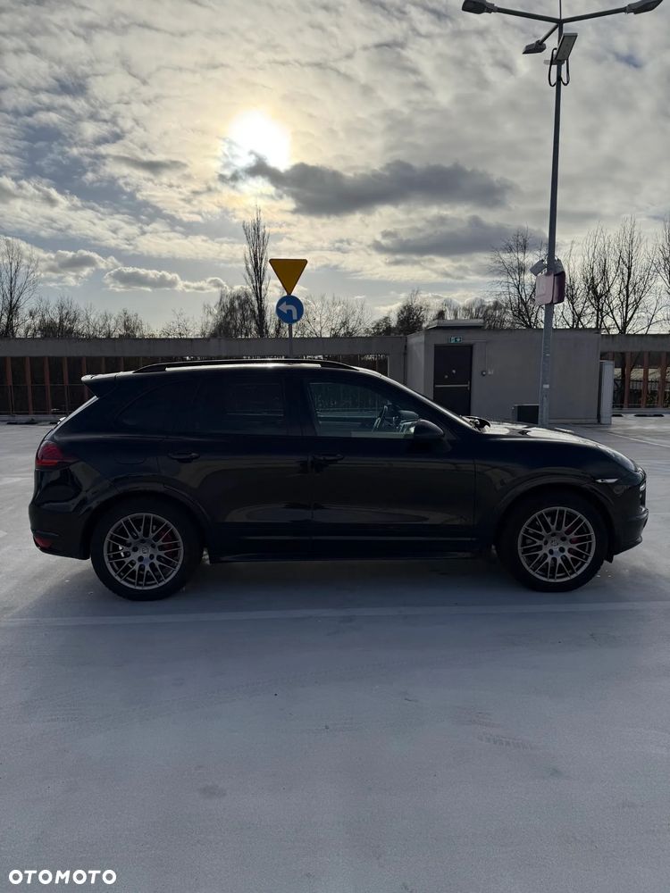 Porsche Cayenne GTS - 7