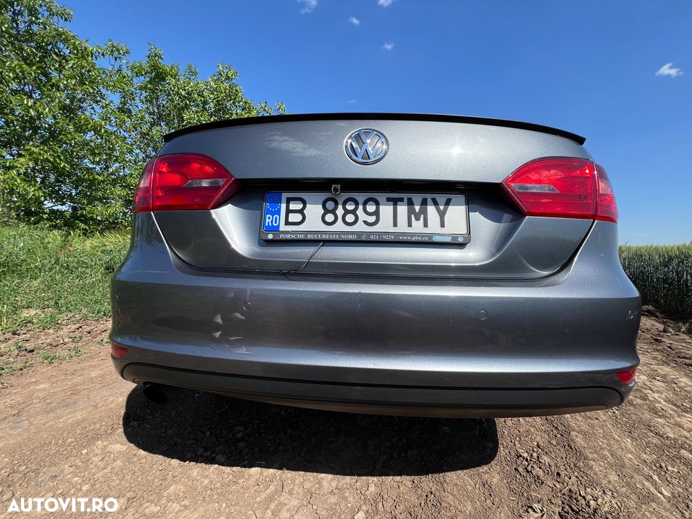 Volkswagen Jetta - 8