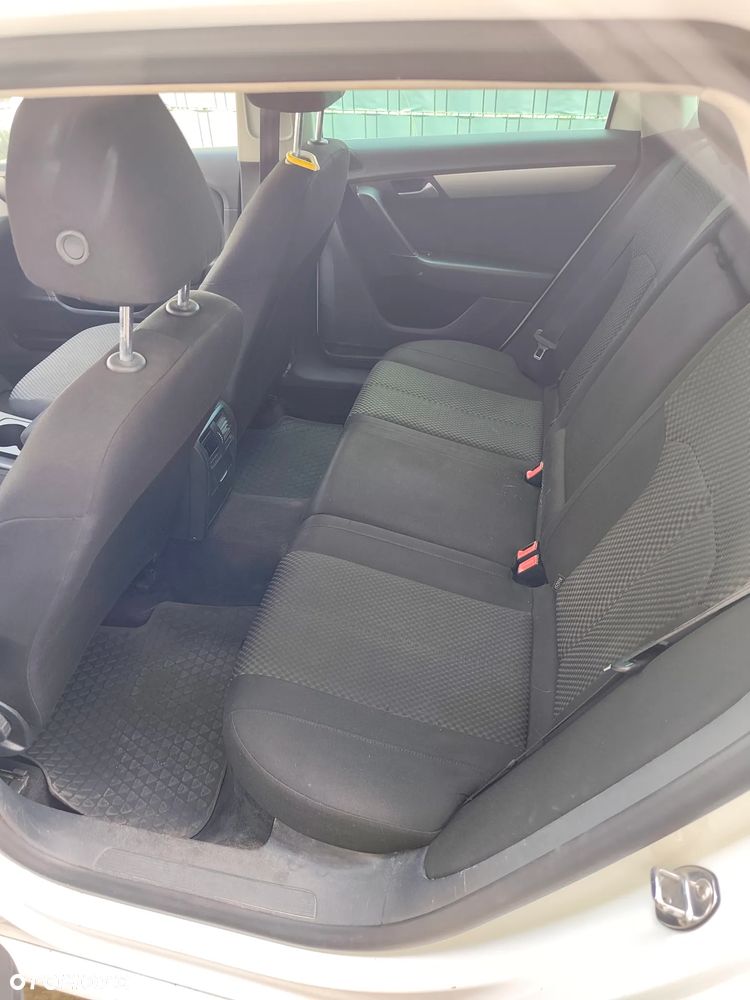 Volkswagen Passat 1.6 TDI Comfortline - 6