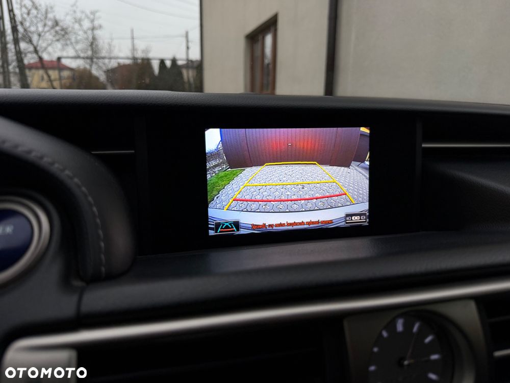 Lexus IS 300h Prestige - 11