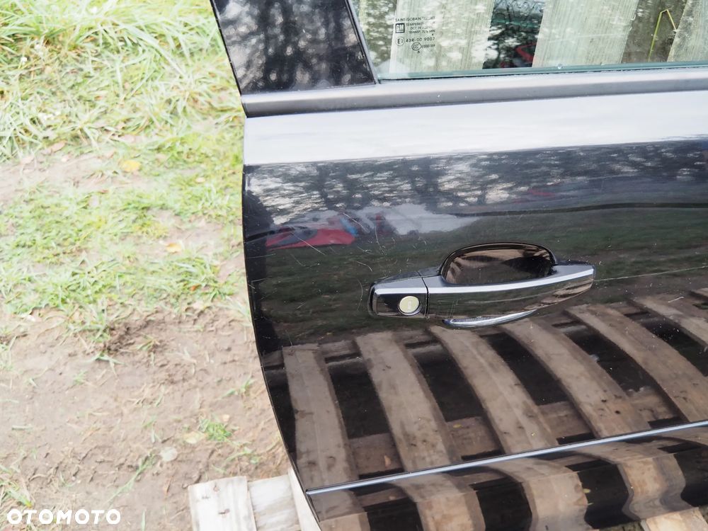 Drzwi przód prawe Opel Corsa D 3D Z20R - 3