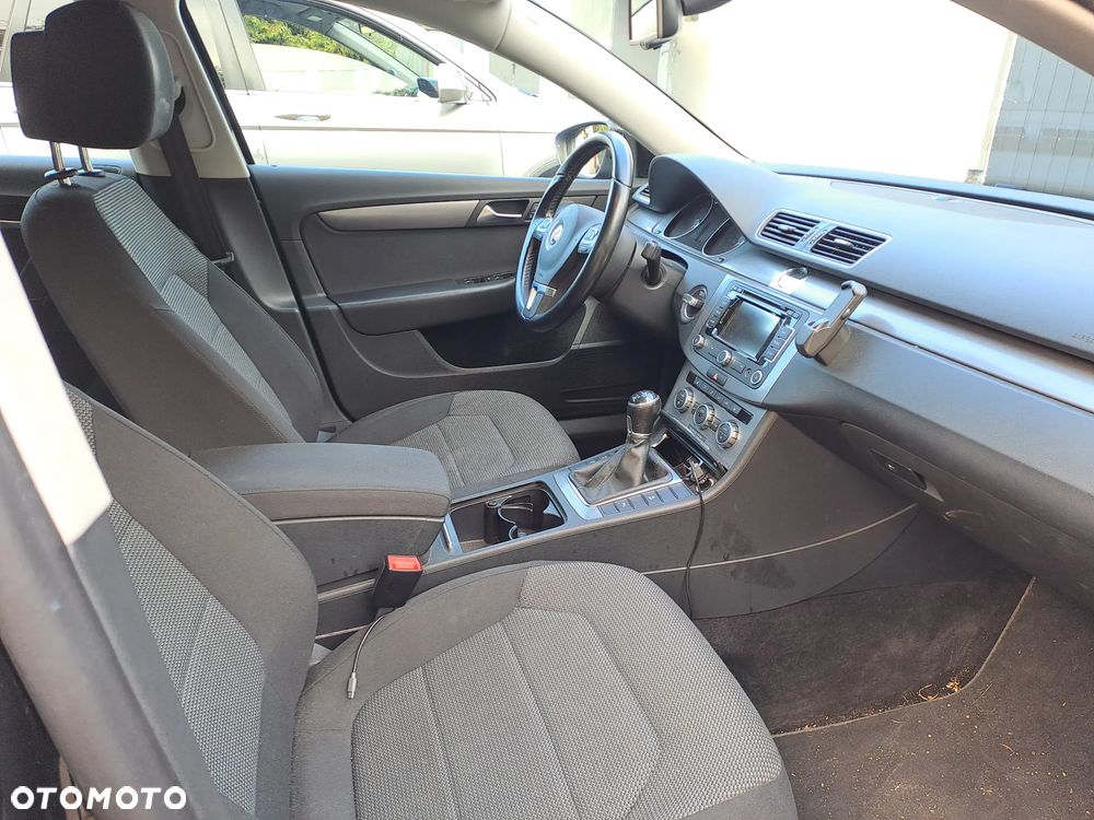 Volkswagen Passat - 6