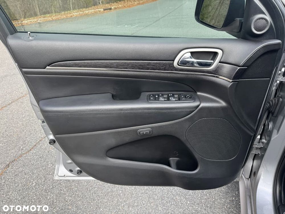 Jeep Grand Cherokee - 19