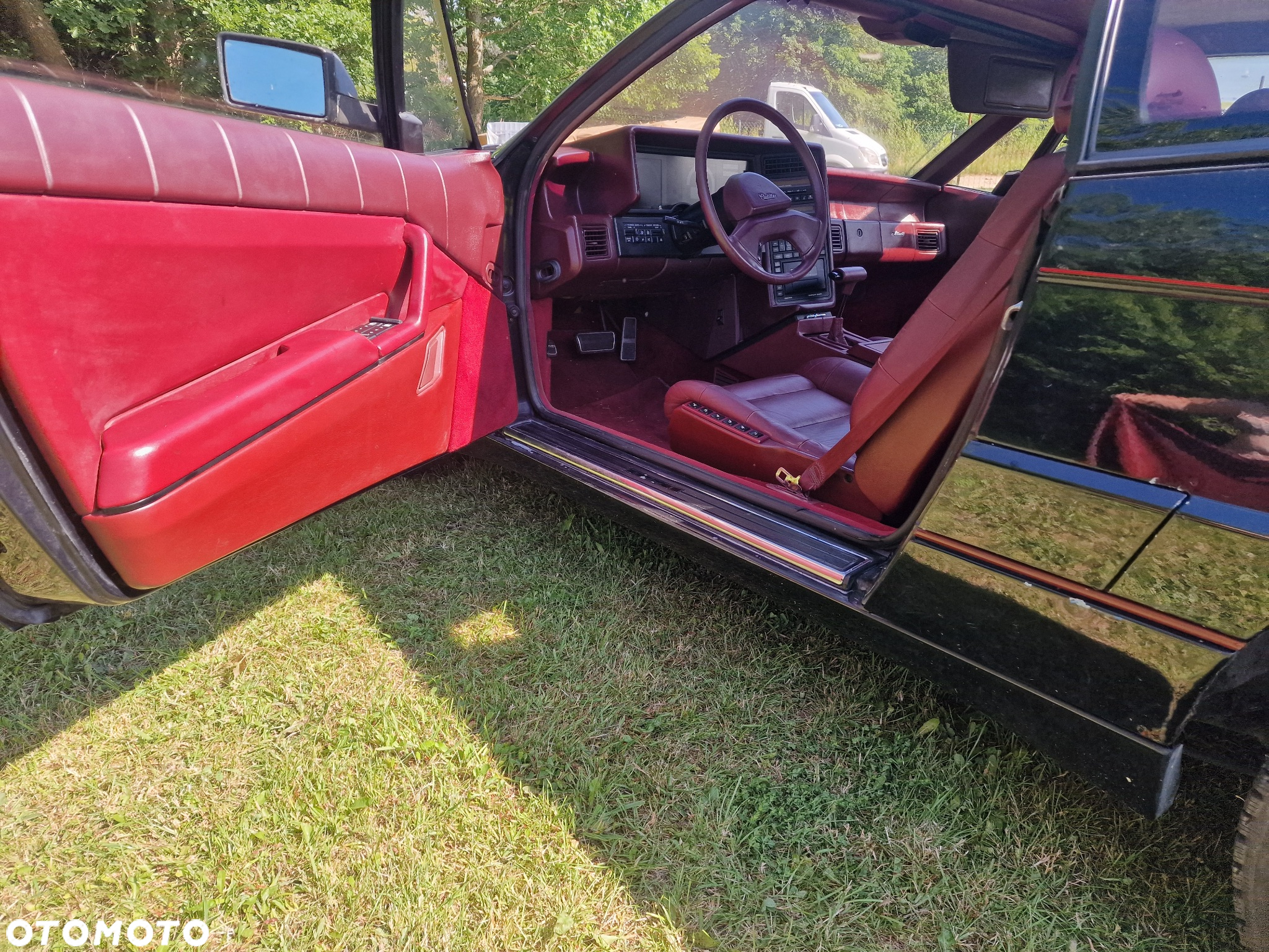 Cadillac Allante - 13