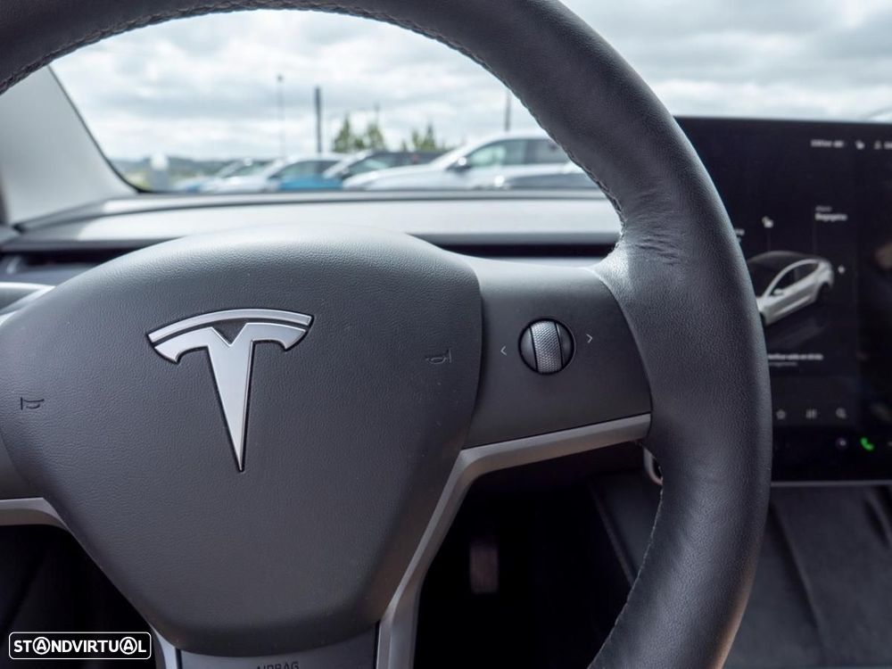Tesla Model 3 - 32