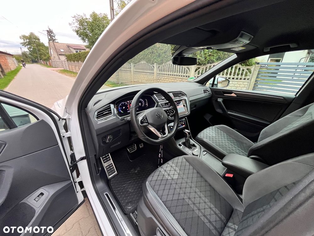 Volkswagen Tiguan 2.0 TDI SCR 4MotION DSG R-Line - 25