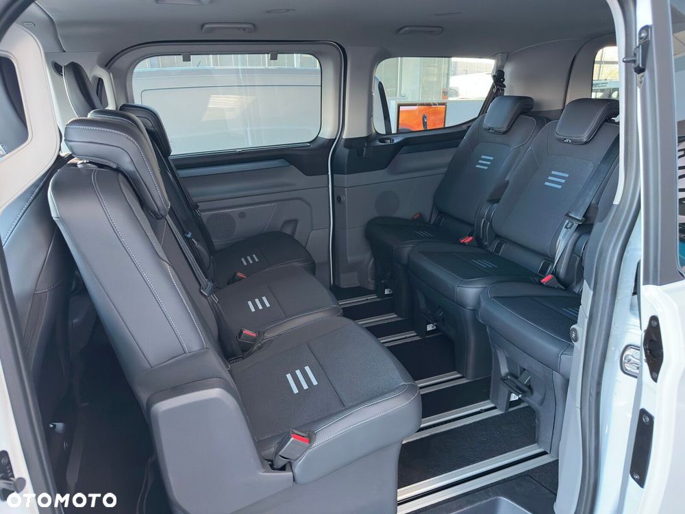 Ford Tourneo Custom - 14