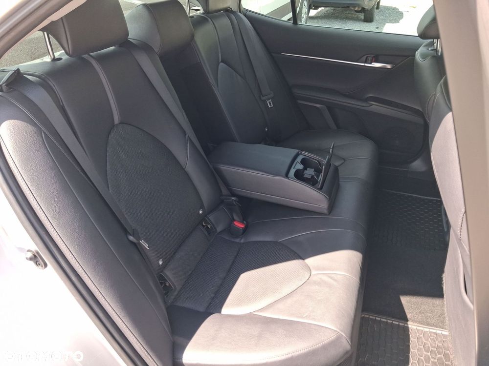 Toyota Camry 2.5 Hybrid Executive CVT - 24