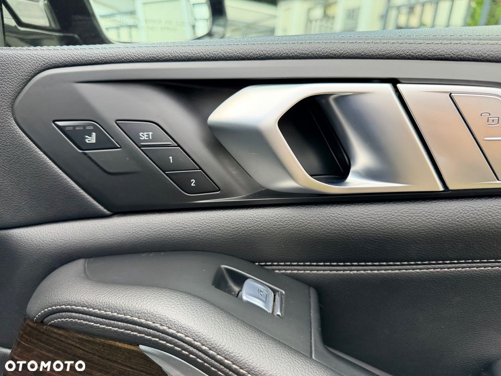 BMW X7 M50i sport - 31