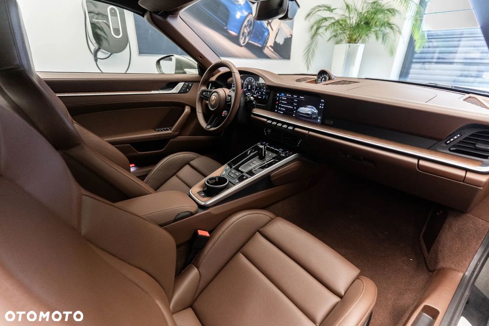 Porsche 911 Carrera 4S - 11