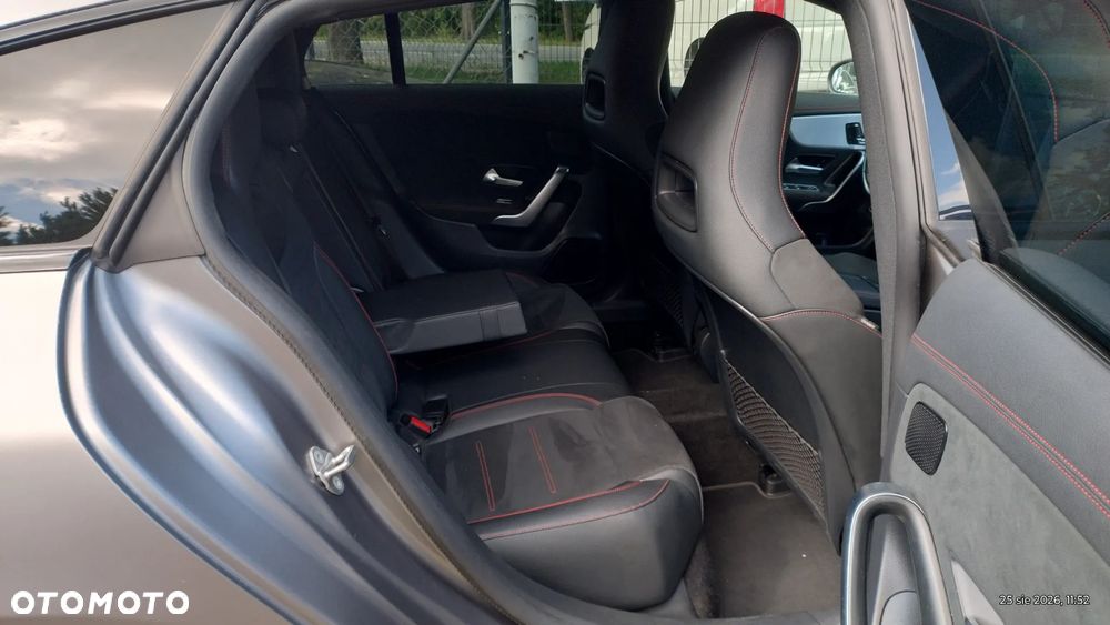 Mercedes-Benz CLA 250 e 8G-DCT AMG Line - 19