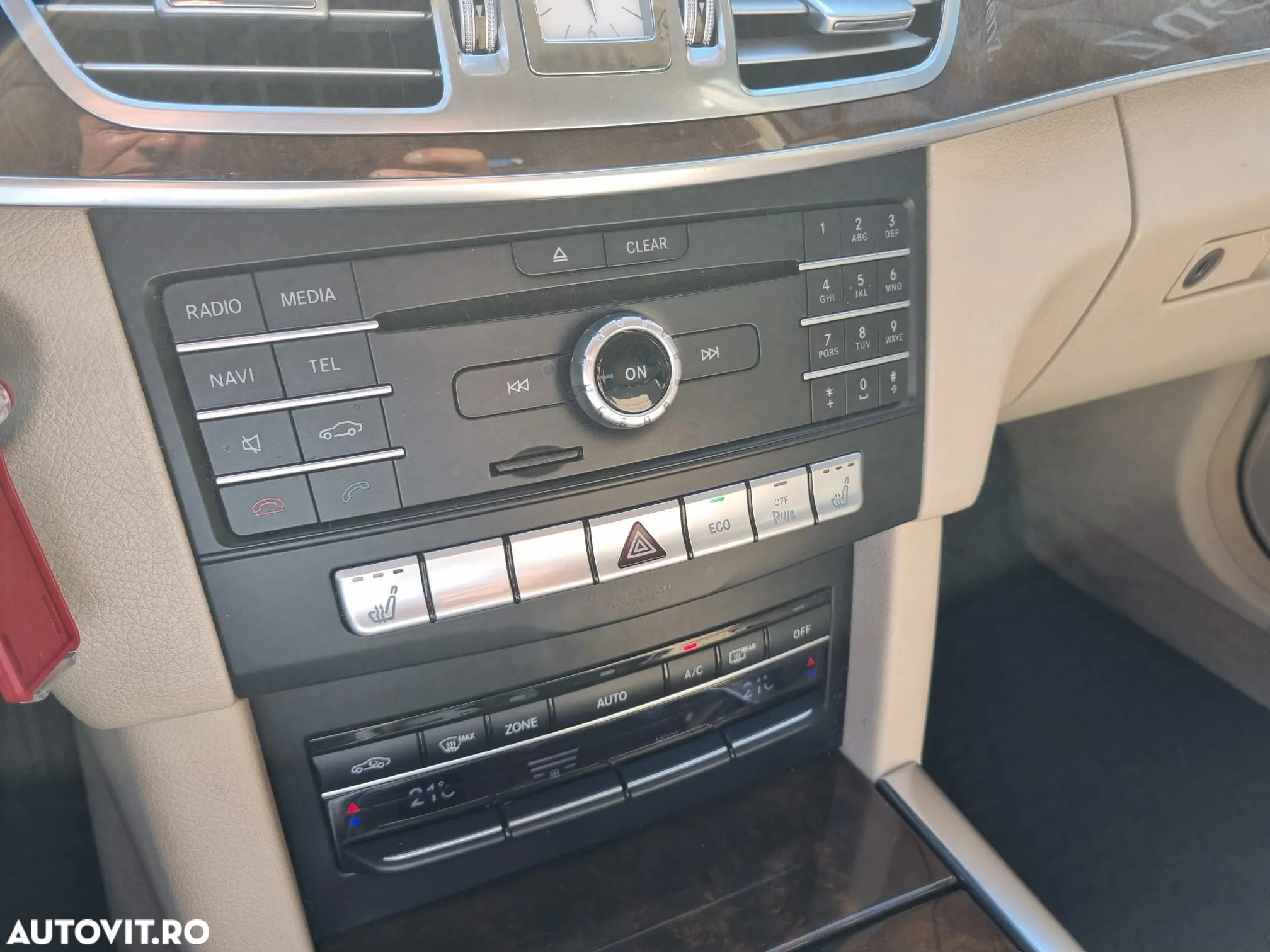 Mercedes-Benz E 220 BlueTEC 4MATIC - 23