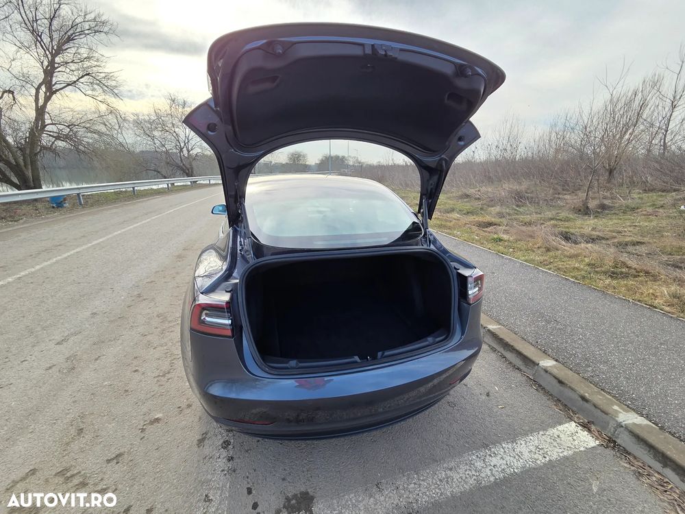 Tesla Model 3 - 11