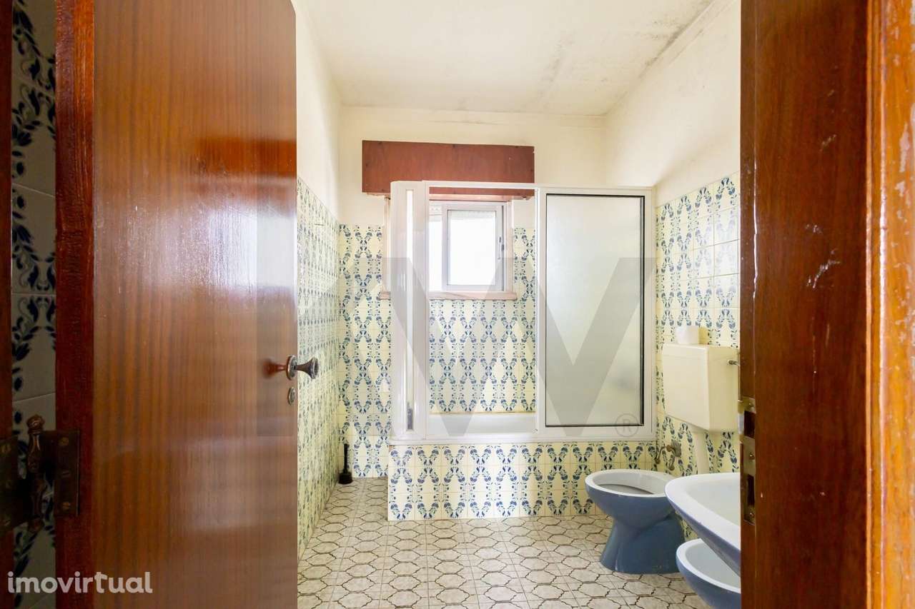 Oportunidade de Investimento - Moradia com 2 Frações + Anexo e Quintal - Grande imagem: 4/21