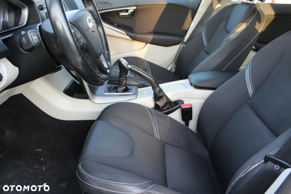 Volvo V40 D2 Summum - 11