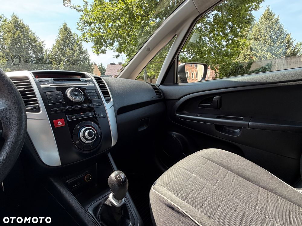 Kia Venga - 9