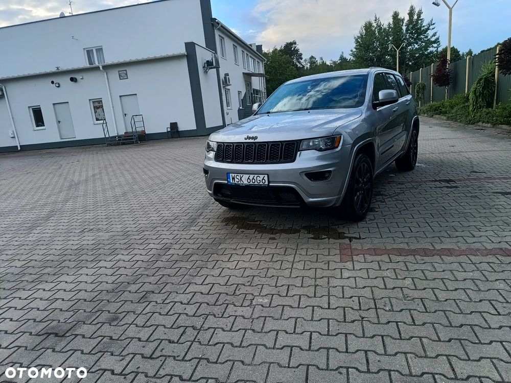 Jeep Grand Cherokee - 12
