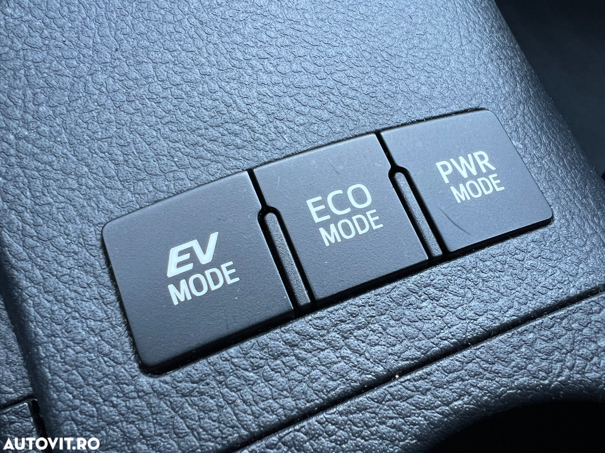 Toyota Auris 1.8 L VVT-i HSD Sol + - 17