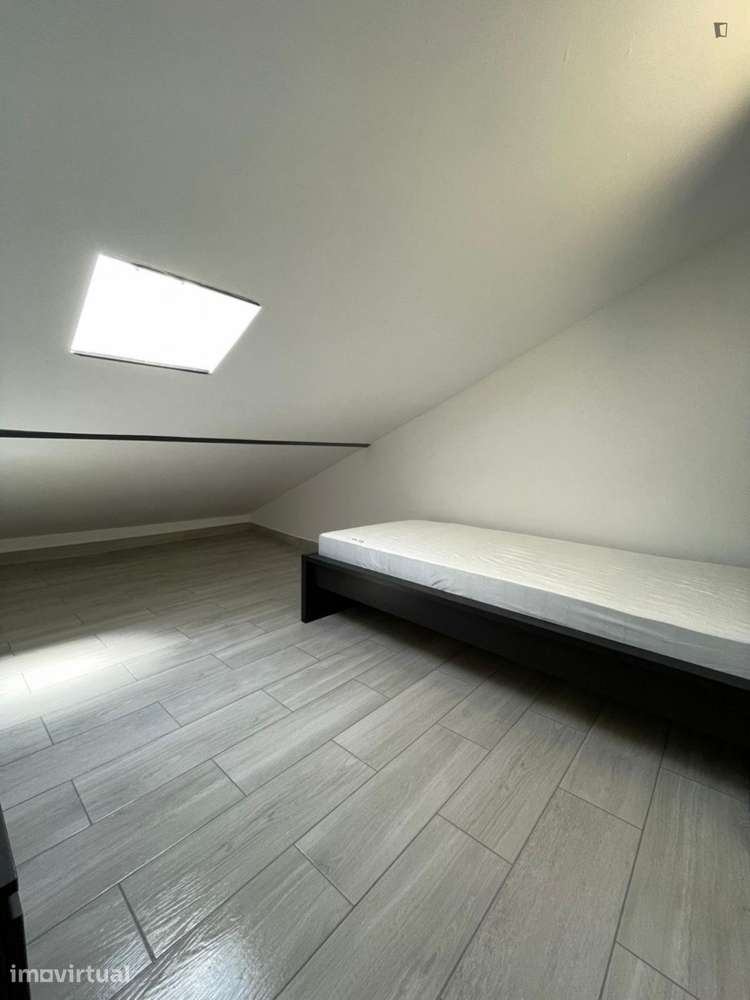 Quarto - localizado em Sé de Braga e São Lázaro Braga - Grande imagem: 3/11
