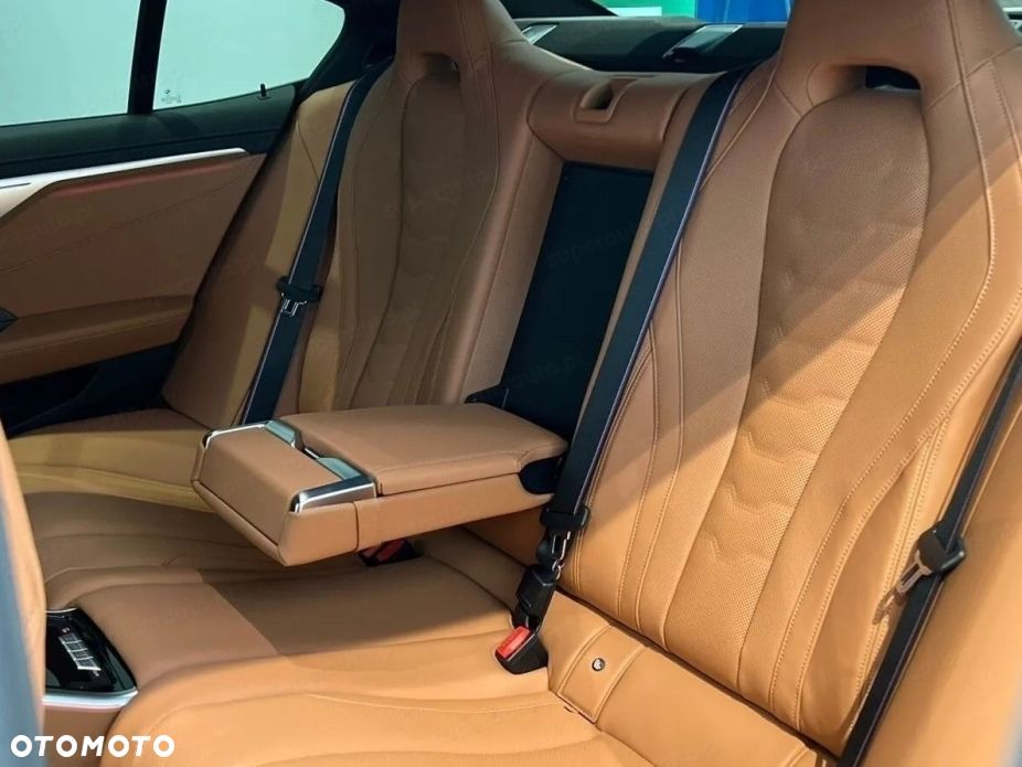 BMW Seria 8 840i xDrive - 21