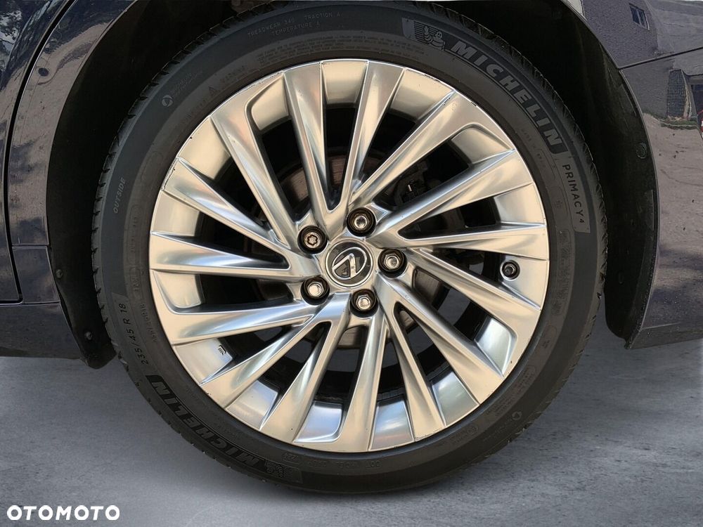 Lexus ES 300h Omotenashi - 29