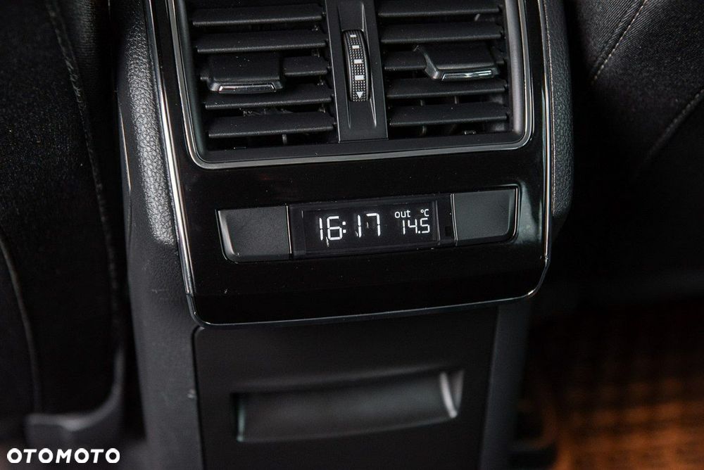 Skoda Superb 2.0 TDI DSG Premium Edition - 23