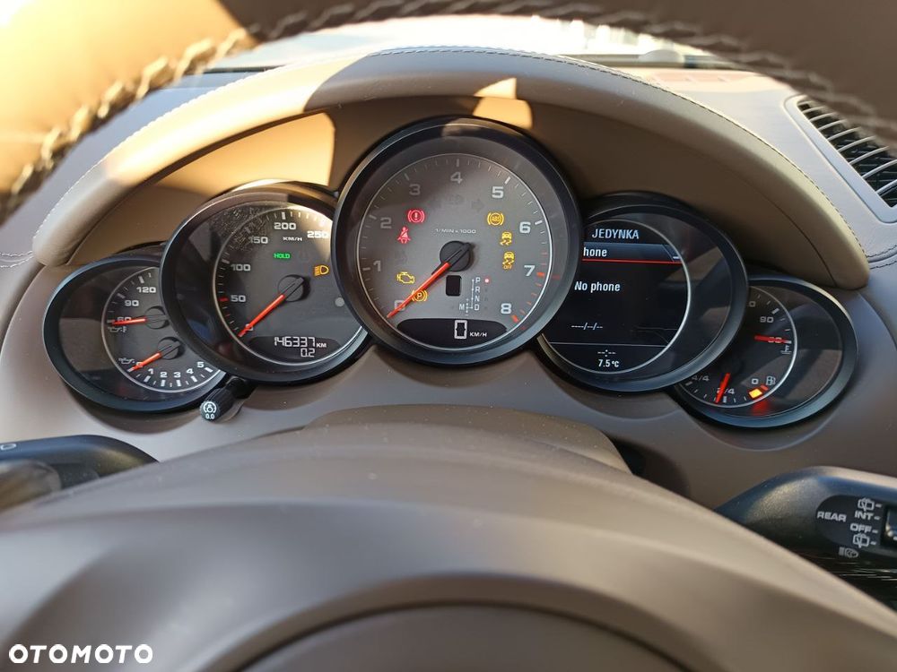 Porsche Cayenne - 6