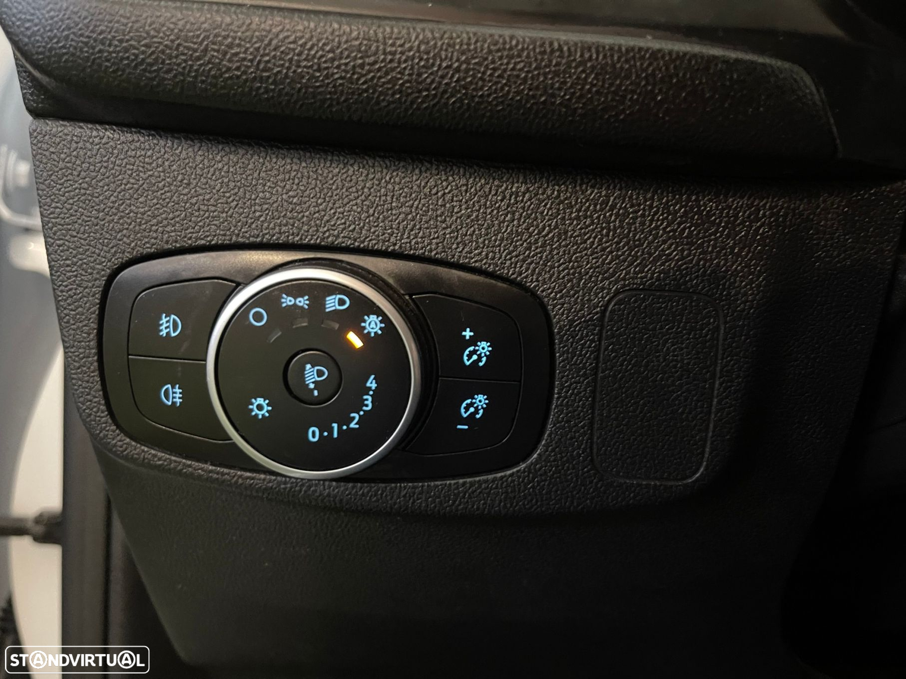 Ford Focus 1.5 TDCi EcoBlue Connected - 23