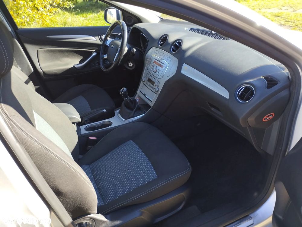 Ford Mondeo 2.0 FF Titanium - 10