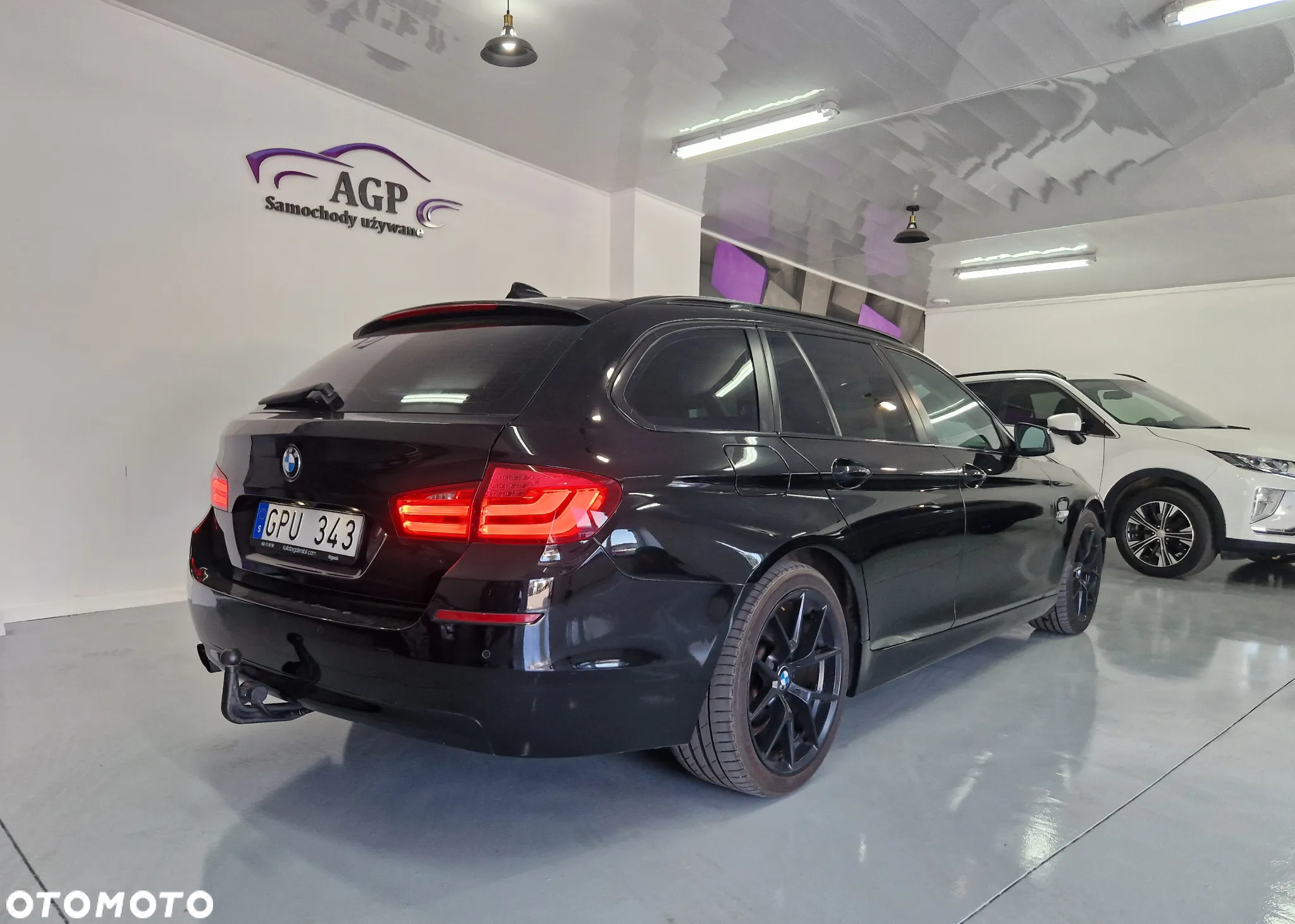 BMW Seria 5 523i Touring - 3