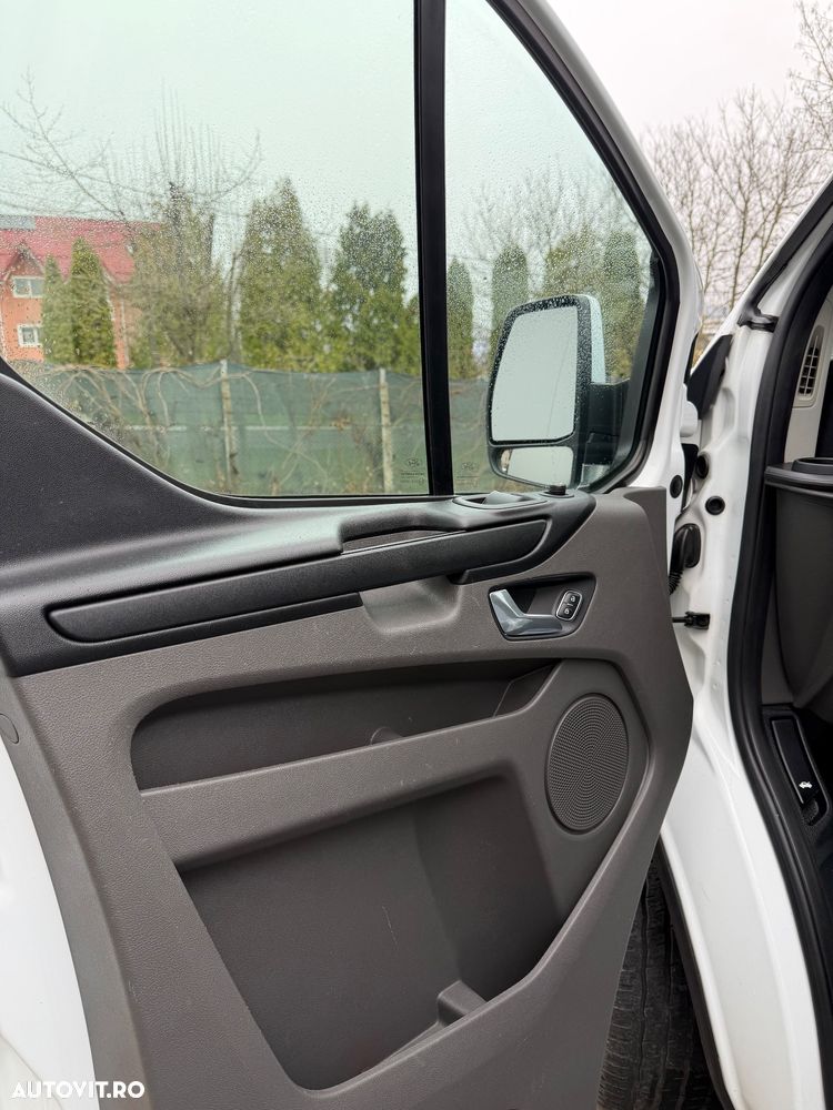 Ford TRANSIT CUSTOM 300L - 9