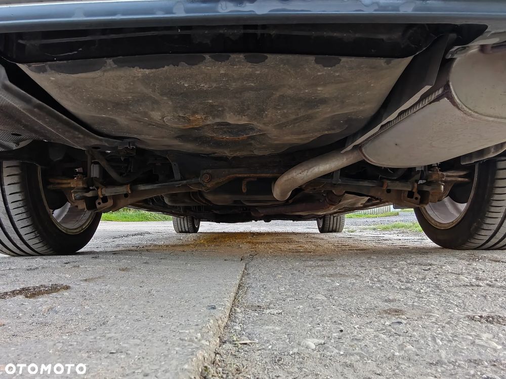 Toyota Avensis 2.0 VVT-i High - 19