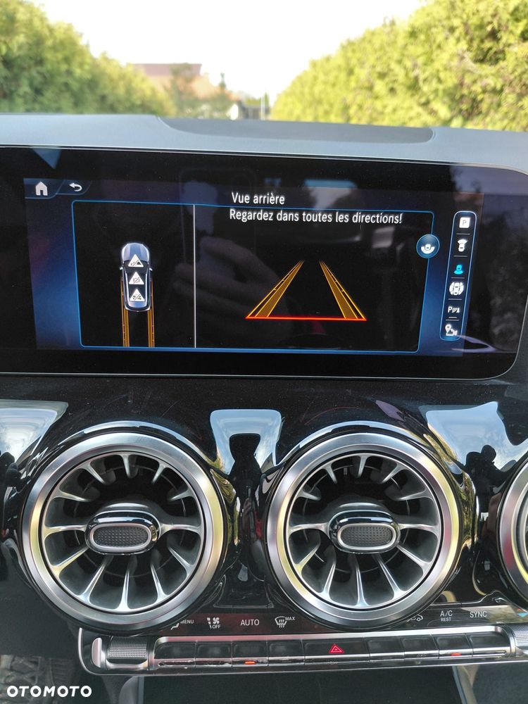 Mercedes-Benz GLA - 28