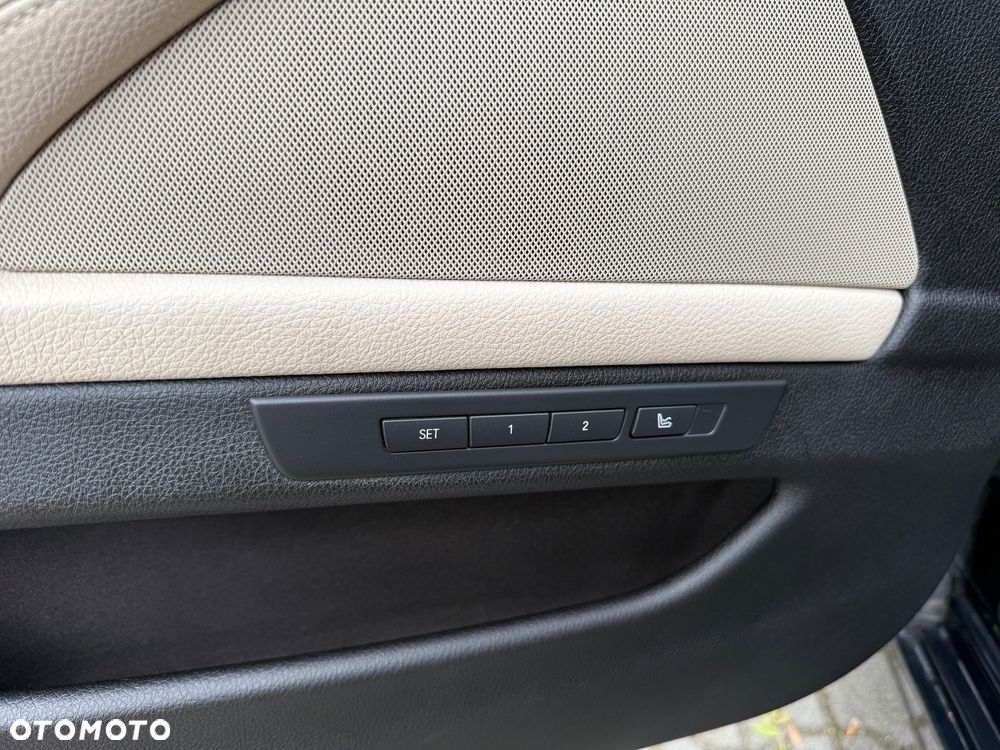 BMW Seria 5 530d xDrive Luxury Line - 26