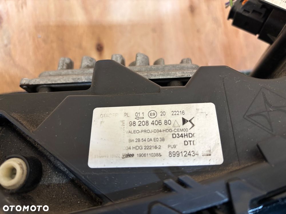 DS3 Crossback lift Full Led lampa prawa 9820840680 - 2