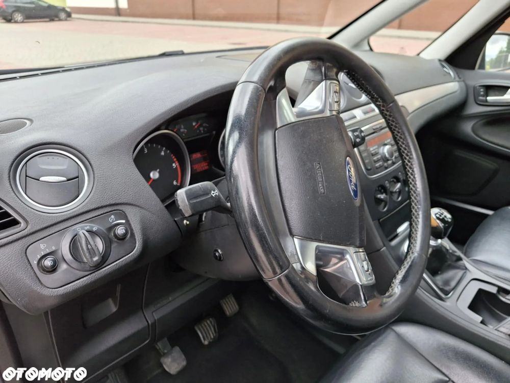 Ford Galaxy - 12