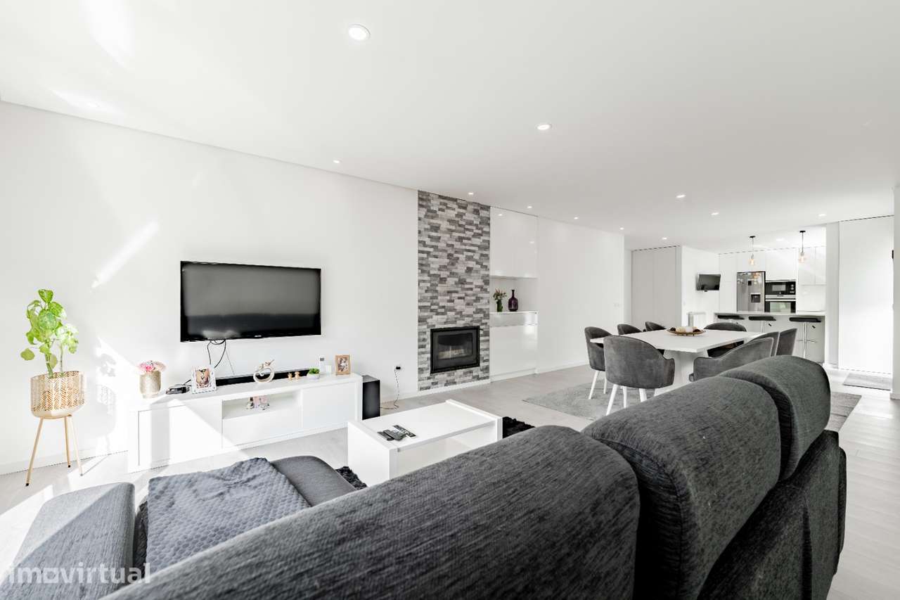 Moradia T4 isolada com jardim, terraço e garagem - Grande imagem: 5/42