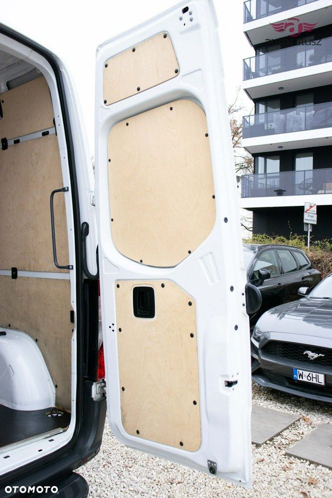 Mercedes-Benz Sprinter - 15