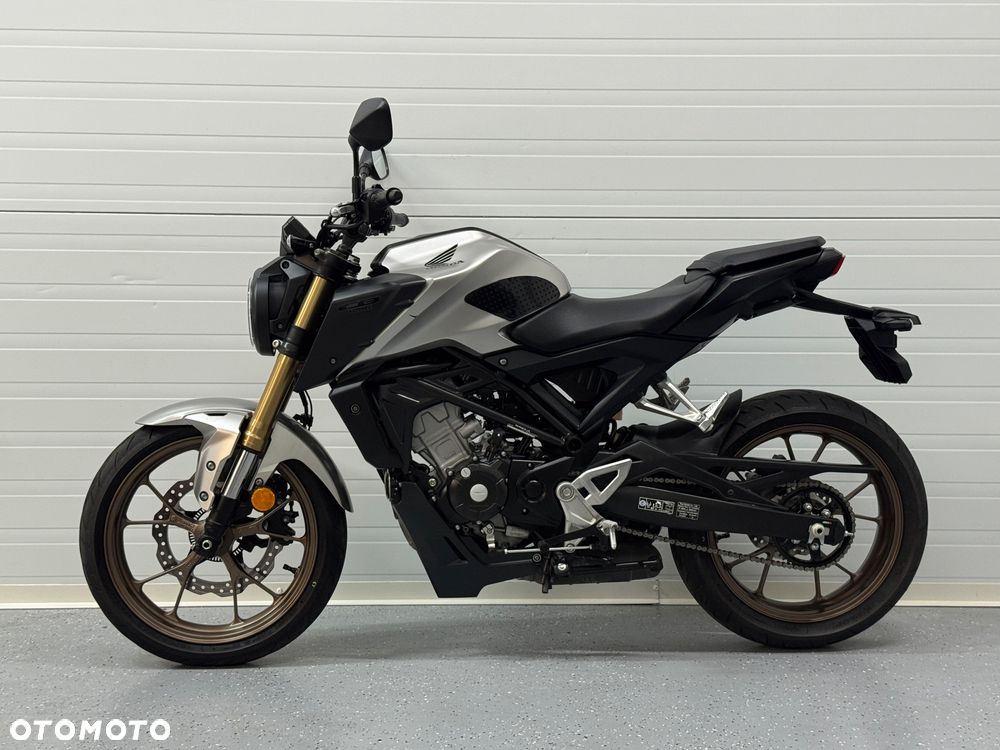 Honda CB - 12