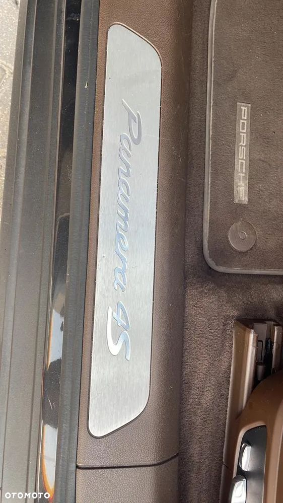 Porsche Panamera 4S Executive - 22