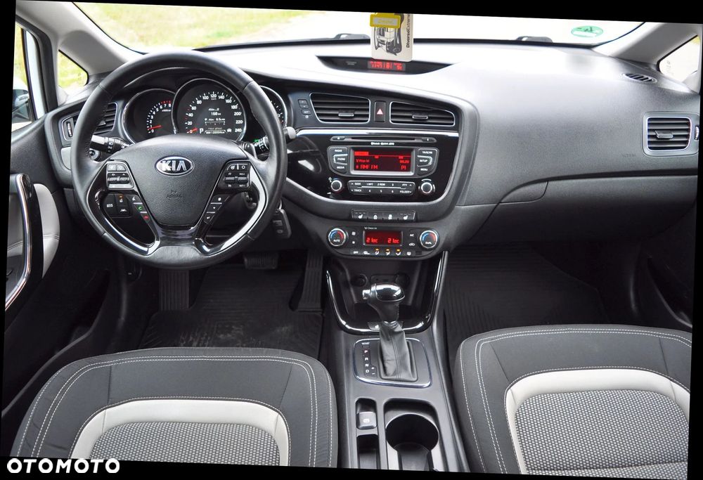 Kia Ceed 1.6 GDI XL DCT - 28