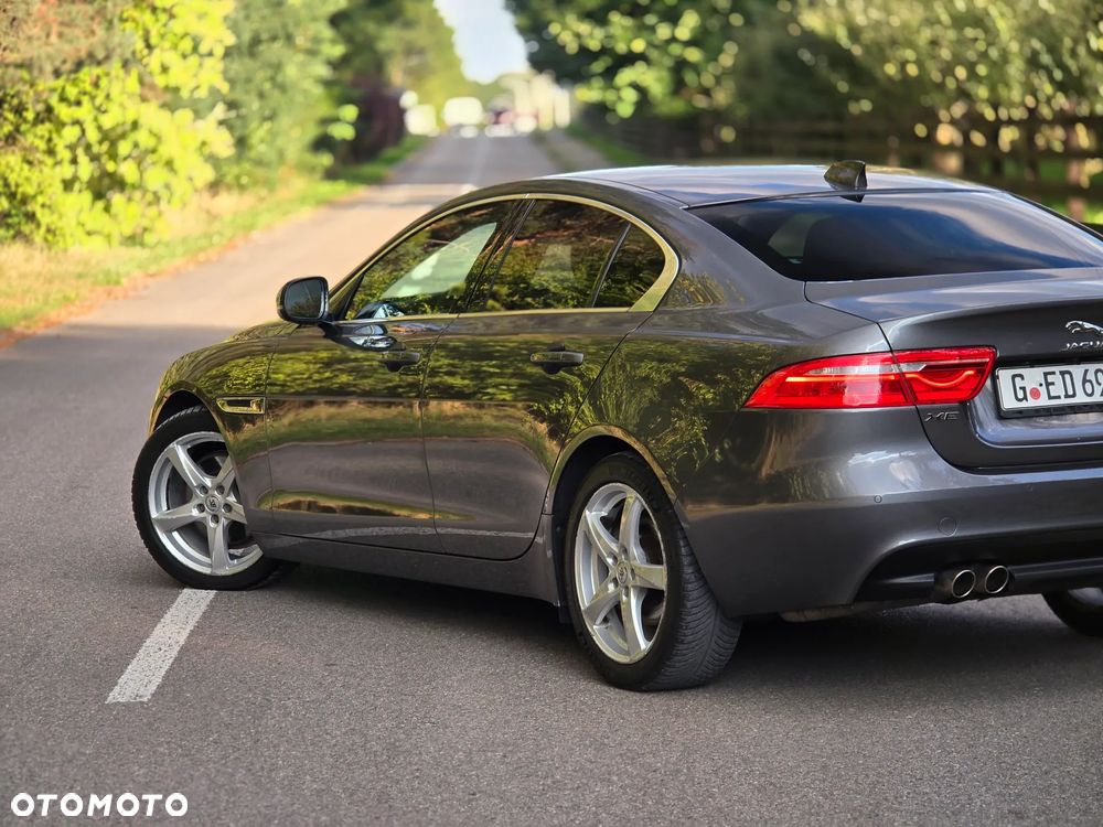 Jaguar XE 2.0 D Prestige - 37