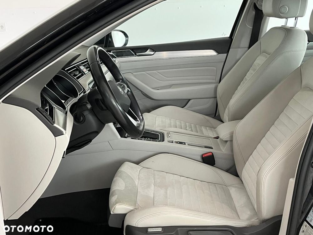 Volkswagen Passat 2.0 TDI Elegance DSG - 19