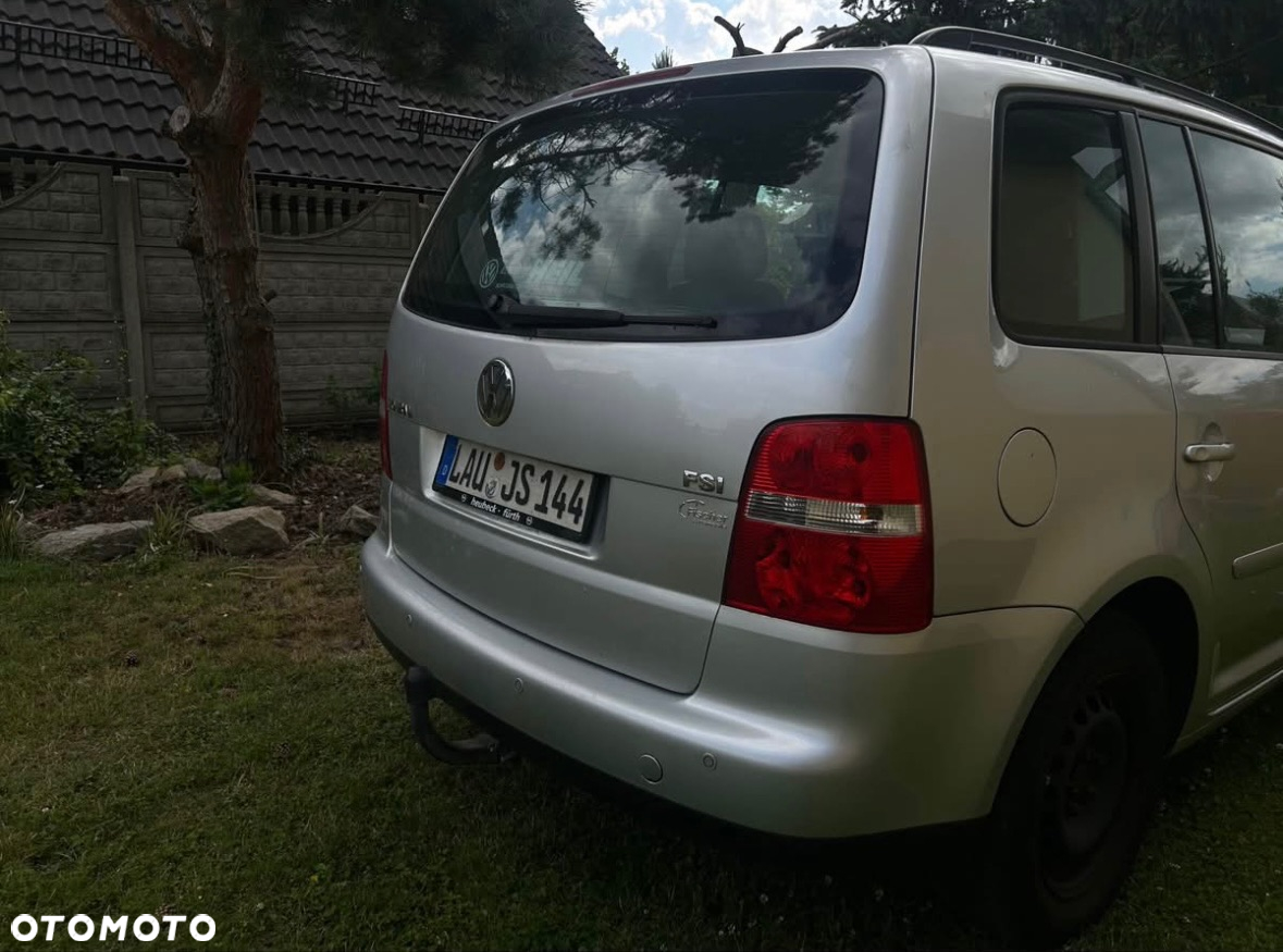 Volkswagen Touran 1.6 FSI - 4