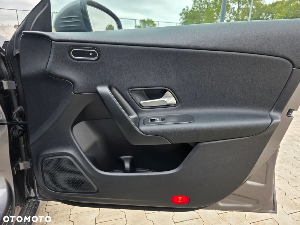 Mercedes-Benz CLA 180 d Shooting Brake 7G-DCT - 22