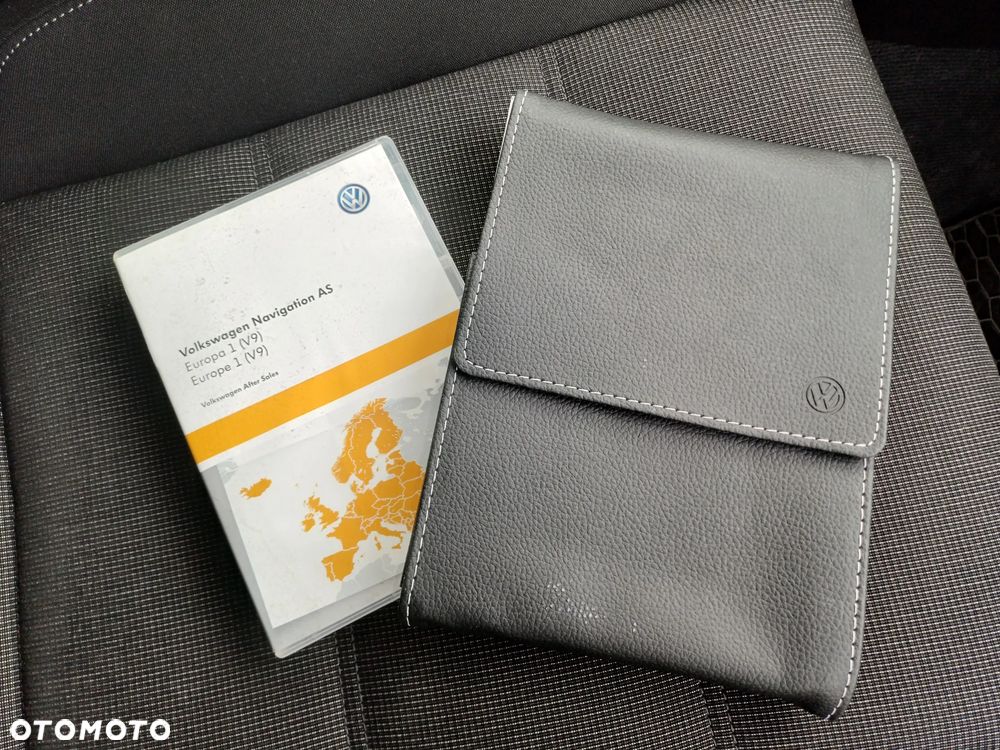 Volkswagen Passat - 36