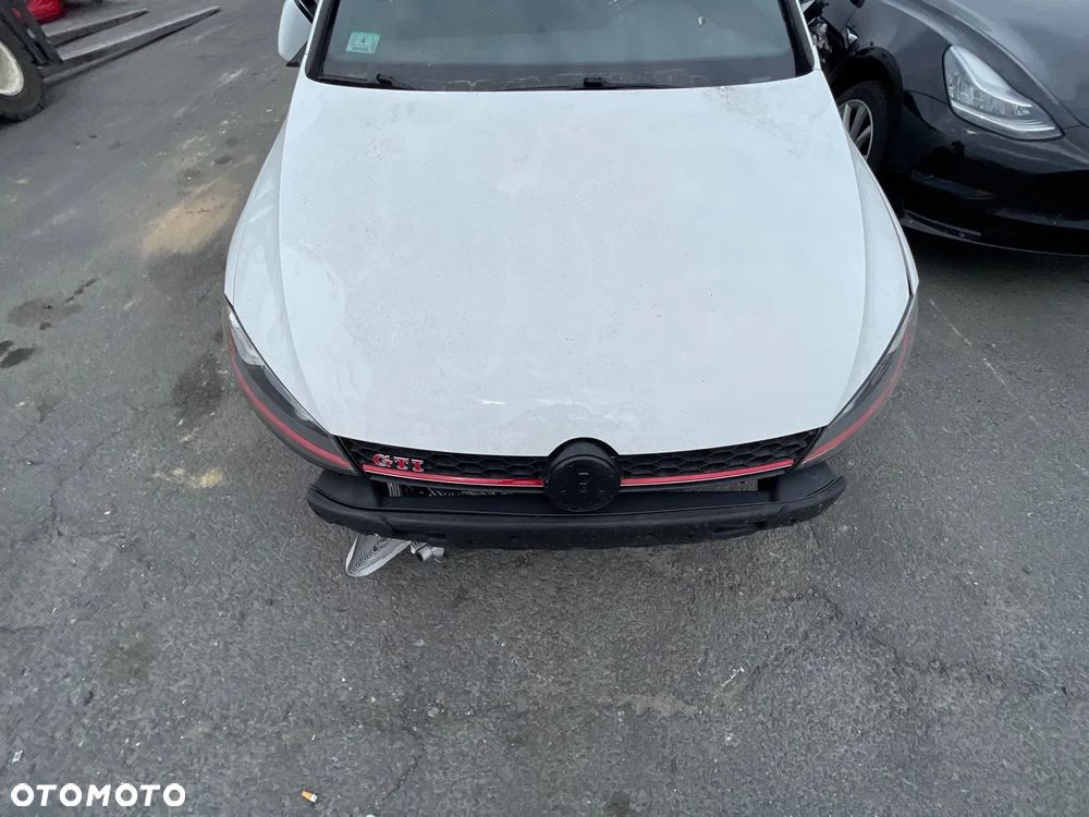 Volkswagen Golf - 2