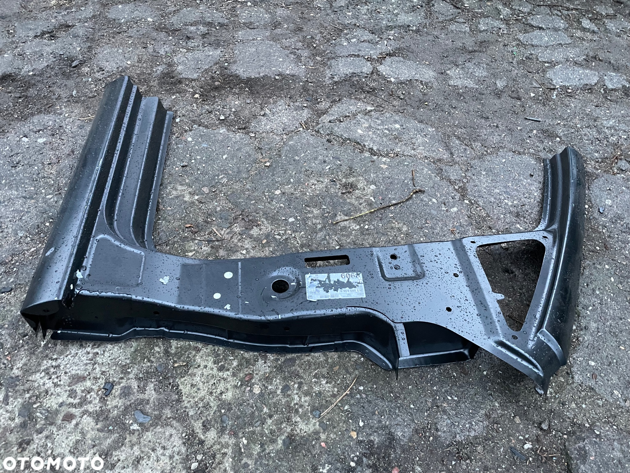 POSZYCIE PRÓG PRAWY VOLKSWAGEN CADDY TOURAN 2K5 2K5809836A - 3
