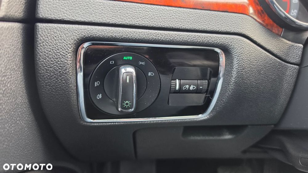 Skoda Superb 2.0 TDI DSG Elegance - 25